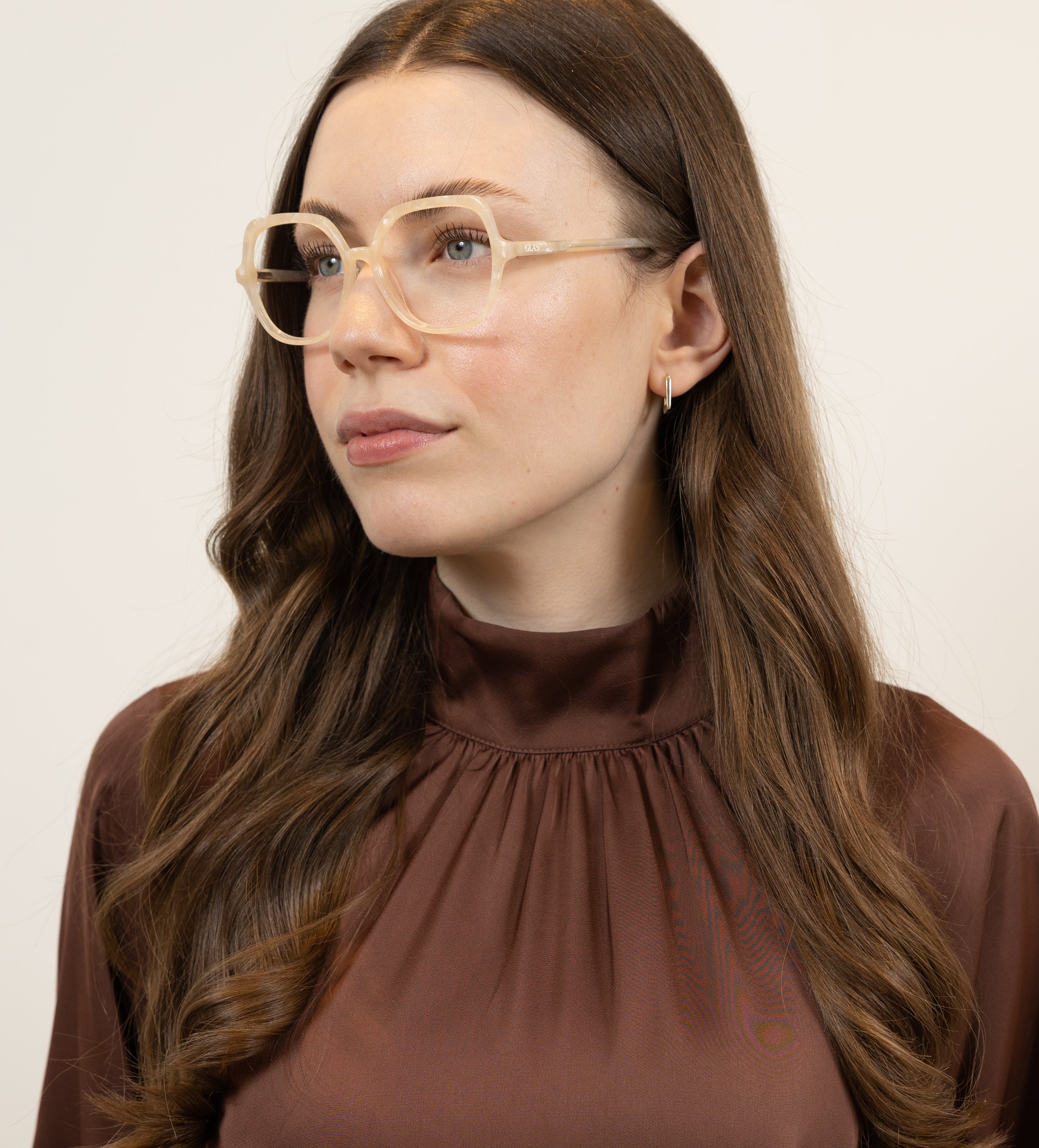 Ariel White Opal Blue light