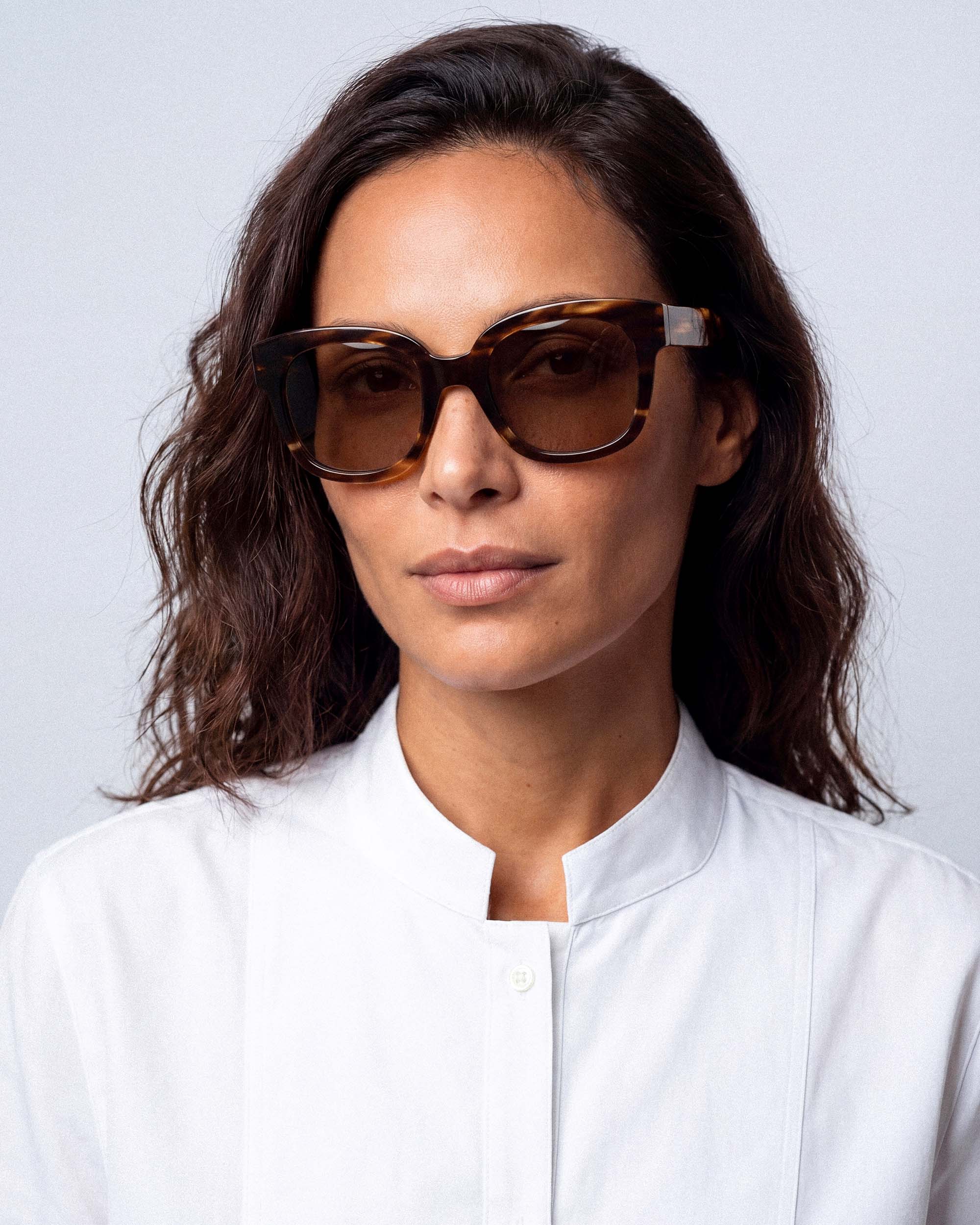 Chloé サングラス ブラックフレーム ブラウンレンズ Chloe Dark Brown Sunglasses for Women – GLAS Eyewear