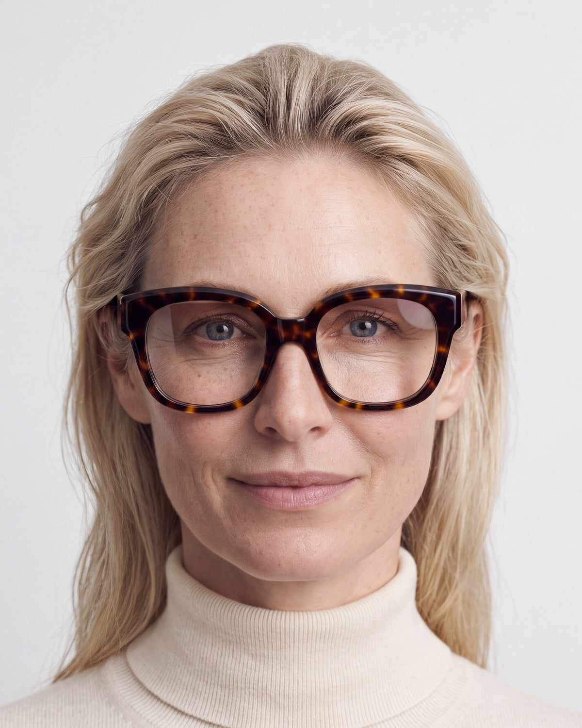 Chloe in tortoiseshell, worn, Heather lenses