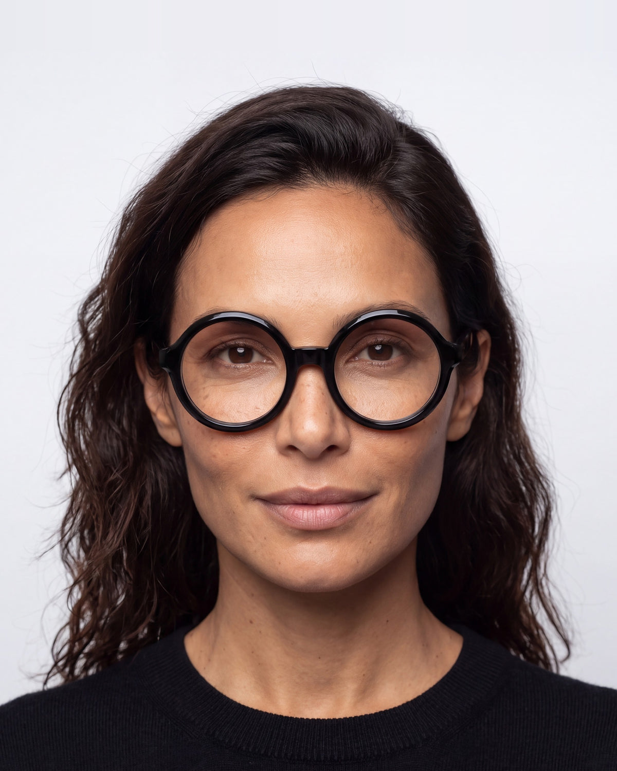 Rakel in black, worn, Heather lenses