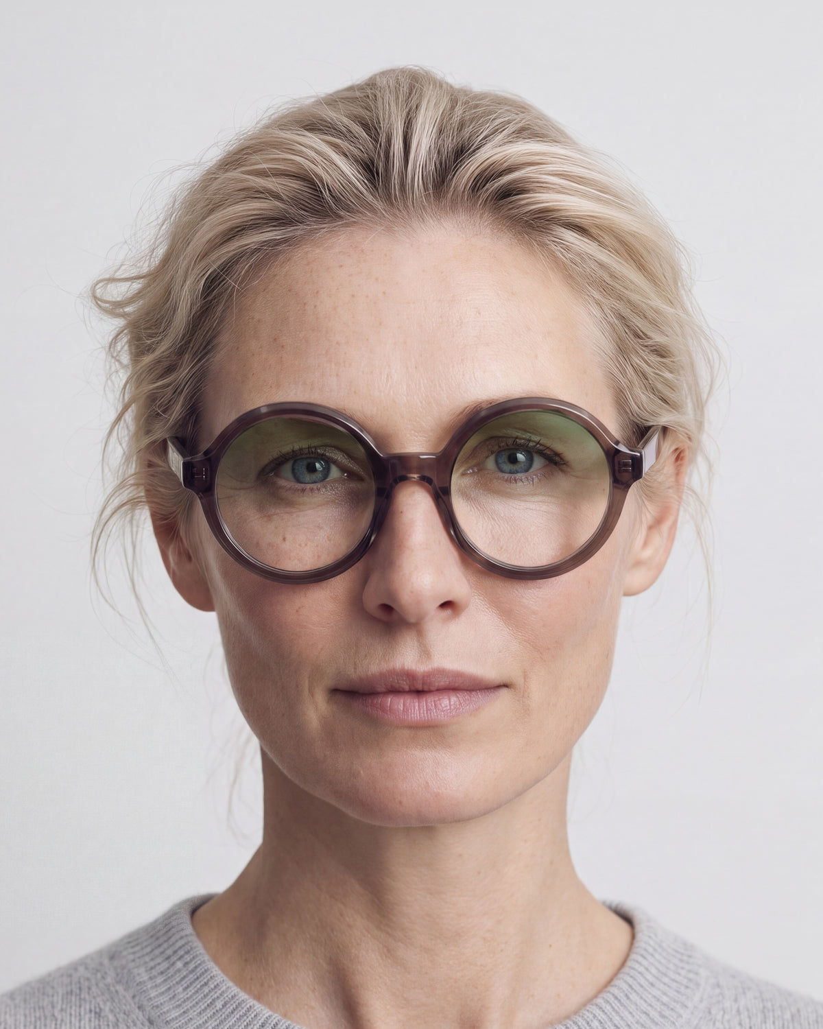 Rakel in dark brown, worn, Sage lenses