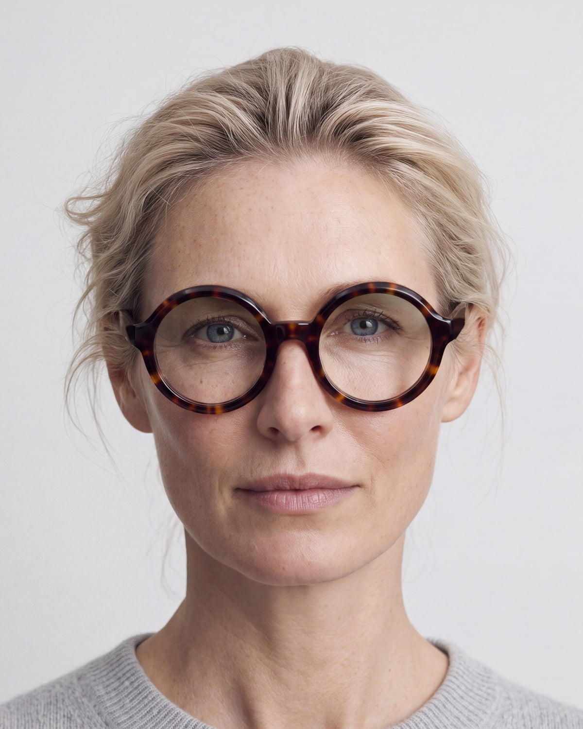 Rakel in tortoiseshell, worn, Sage lenses