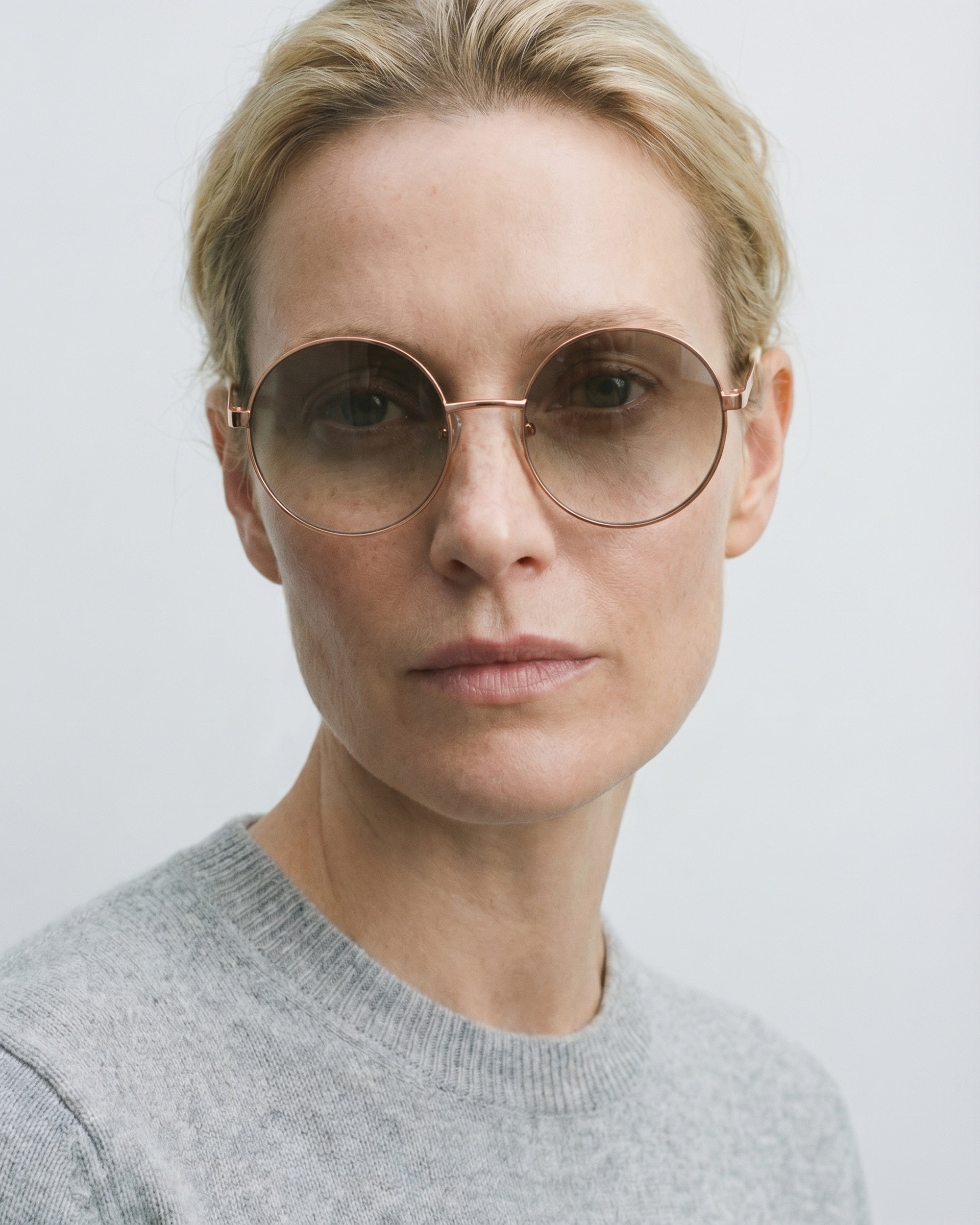 Grace Rose Gold Tinted - Model